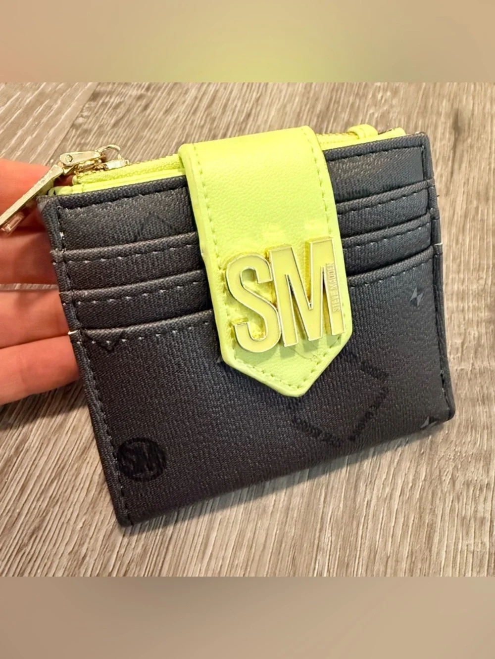 Steve Madden Bifold Wallet Black Neon Yellow Logo Zip Card Holder Gold Tone